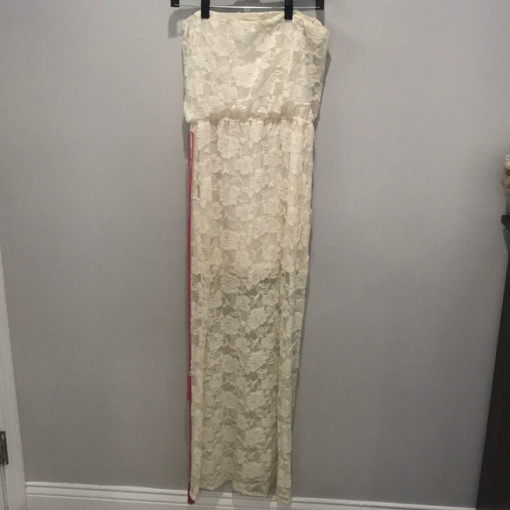 Strapless Paper doll dress with cute pink belt